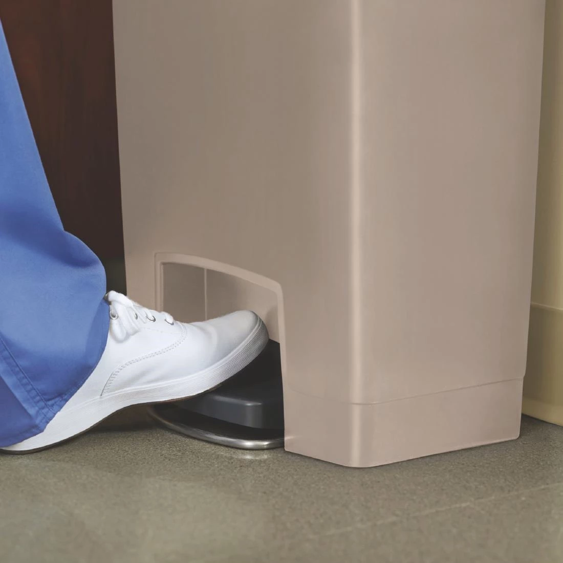 Cheap 💯 Rubbermaid Slim Jim Step On Front Pedal Beige 50Ltr 😀 5 Cheap 💯 Rubbermaid Slim Jim Step On Front Pedal Beige 50Ltr 😀 - Image 5